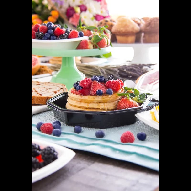 Solo® Creative Carryouts® OctaView® Take-Out Container Hinged With Dome Lid 7.94X7.48X2.36 IN PET Black Clear 100/Case