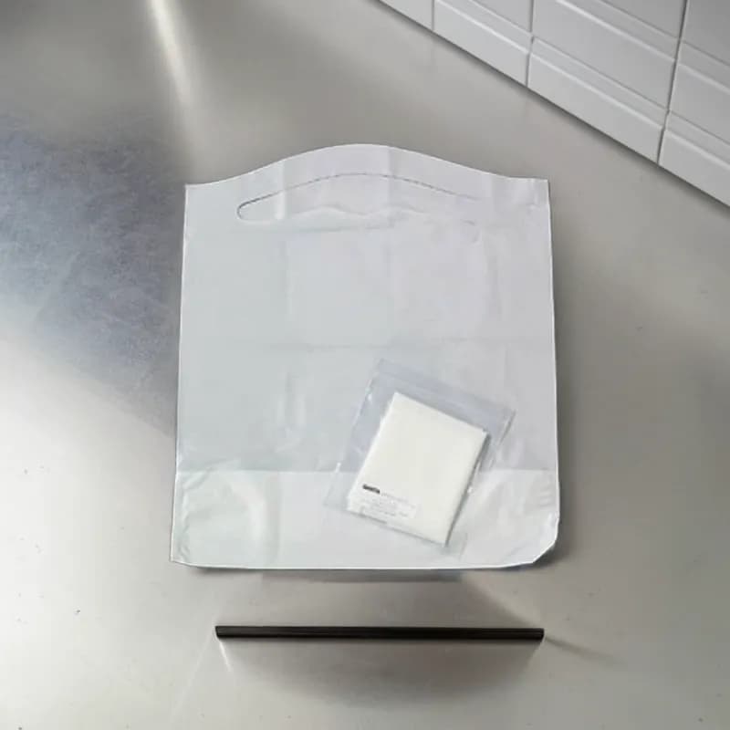 Bib 18X32 IN White Tissue Paper Plastic With Ties 300/Case