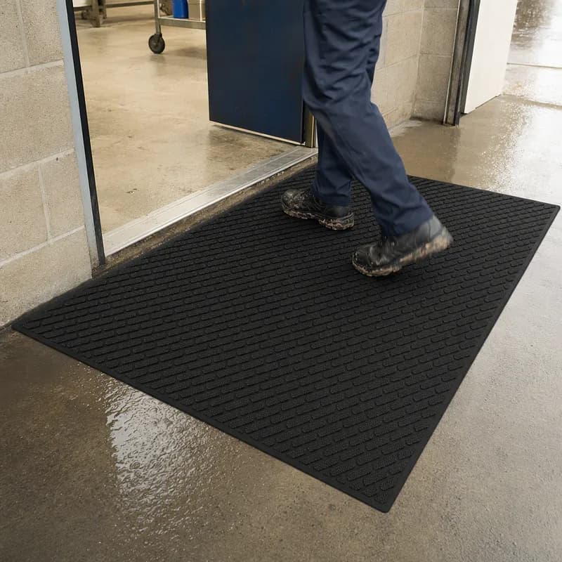 SafetyScrape™ Scraper & Wiper Floor Mat 48X72 IN Black Nitrile Rubber 1/Each