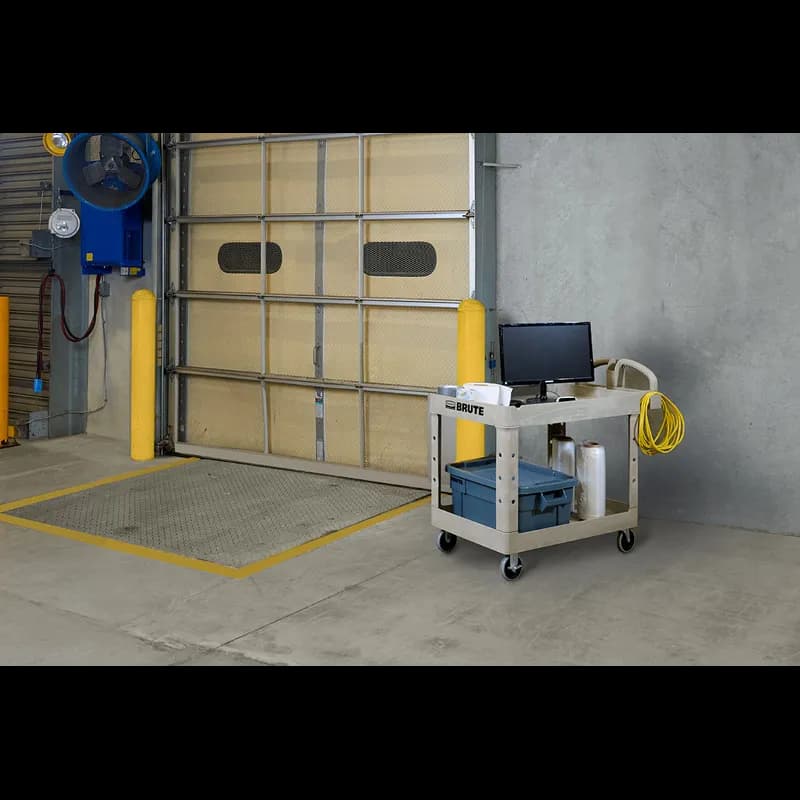 Brute® Utility Cart Small 39X18X33.25 IN 500 LB Beige Resin Heavy Duty Ergonomic Handle 5 IN TPR Caster 1/Each